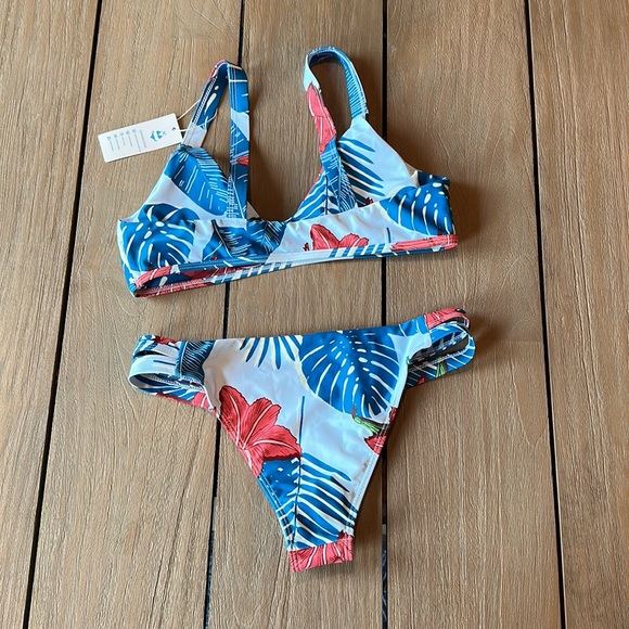 Bikini - Picture 5 of 8